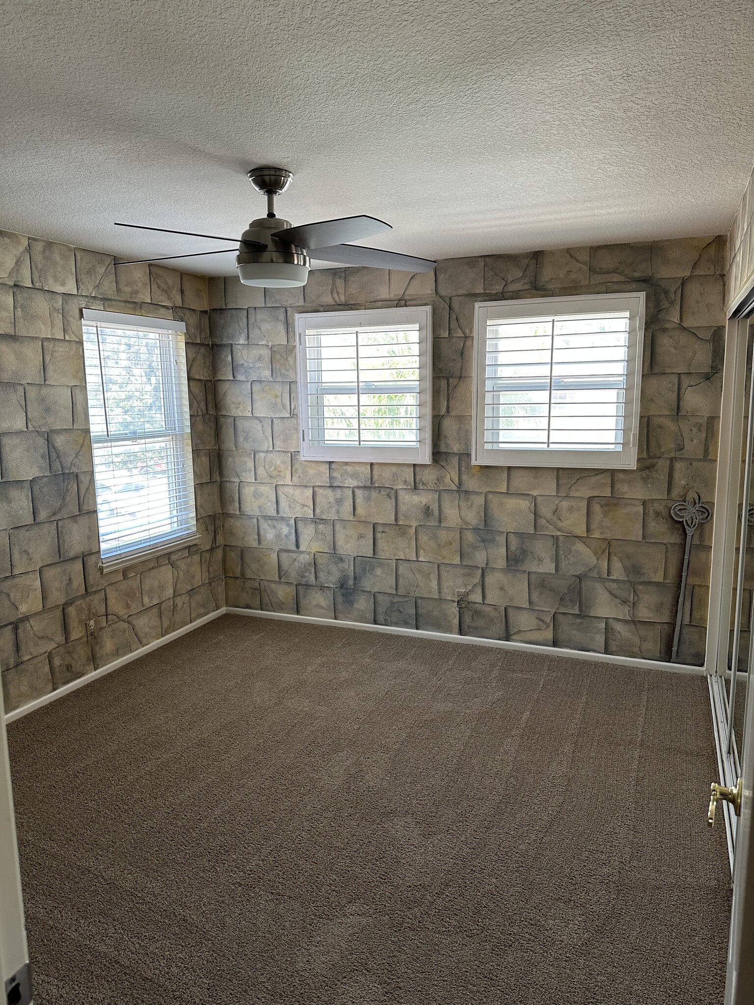 Building Photo - 15400 Zaharias St