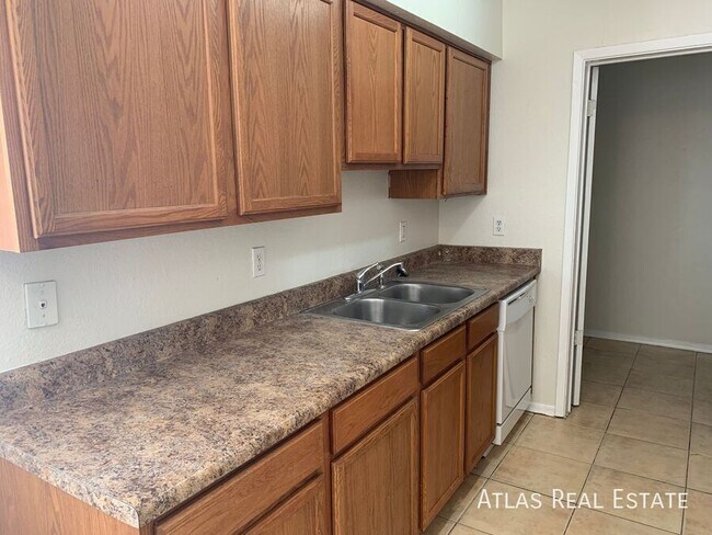 Building Photo - 128 W Inglewood St