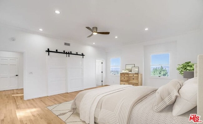 Building Photo - 15851 Mulholland Pl