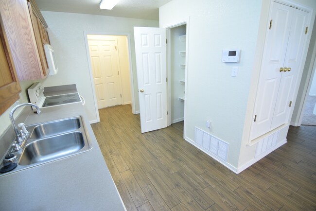 Building Photo - 900 Concho St