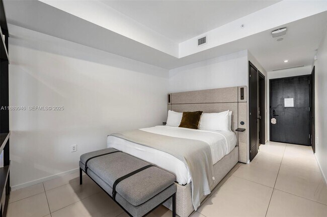 Building Photo - 398 NE 5th St