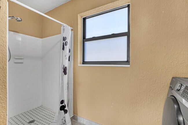 Building Photo - 1210 Skylark Ln