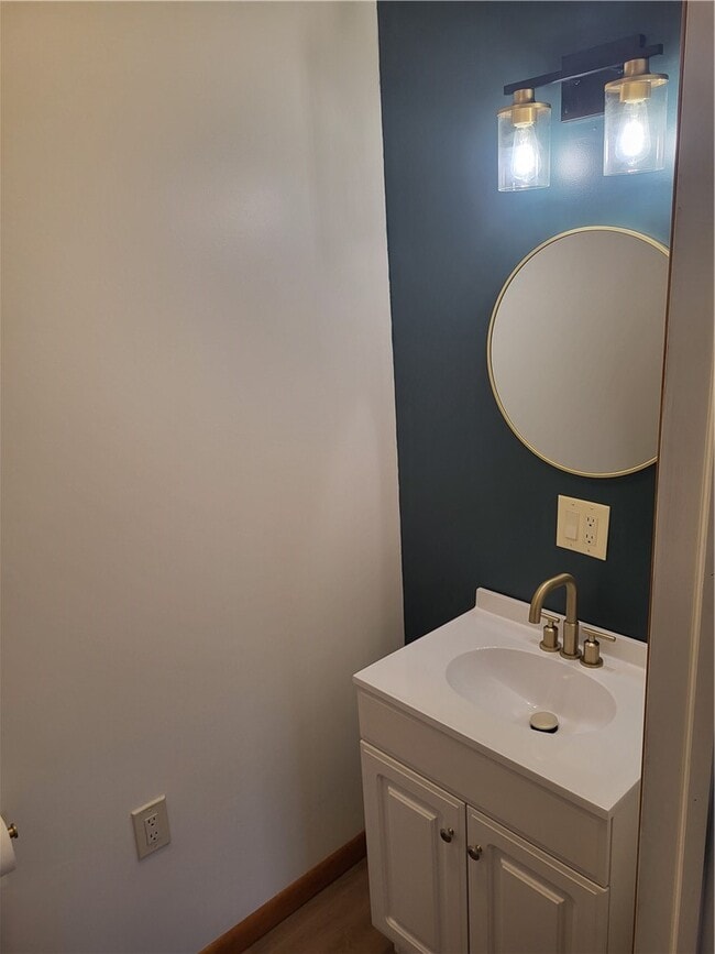 Building Photo - 4199 W Hill Rd