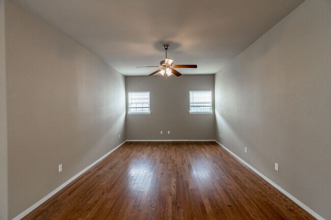 Building Photo - Spacious 3 Bedroom Home Close to UofA!