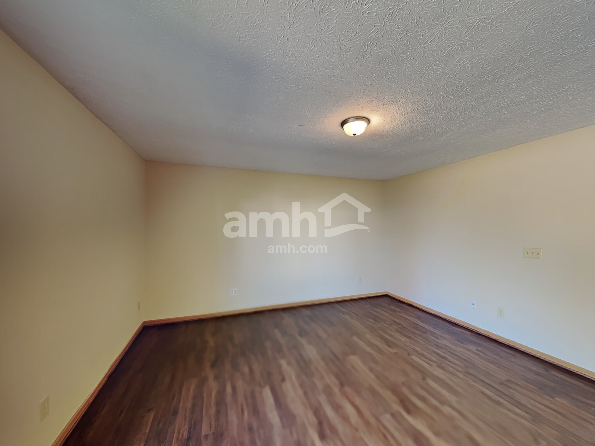 Building Photo - 1064 Amherst Blvd