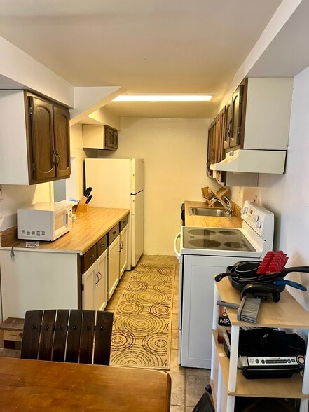 kitchen - 1526 Potomac Ave SE