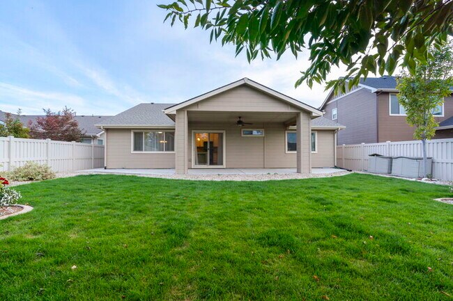 Building Photo - 5070 W Torana Dr