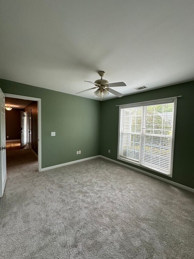 Building Photo - Move-In ready 3-bedroom 2-bathroom house on the Eastside