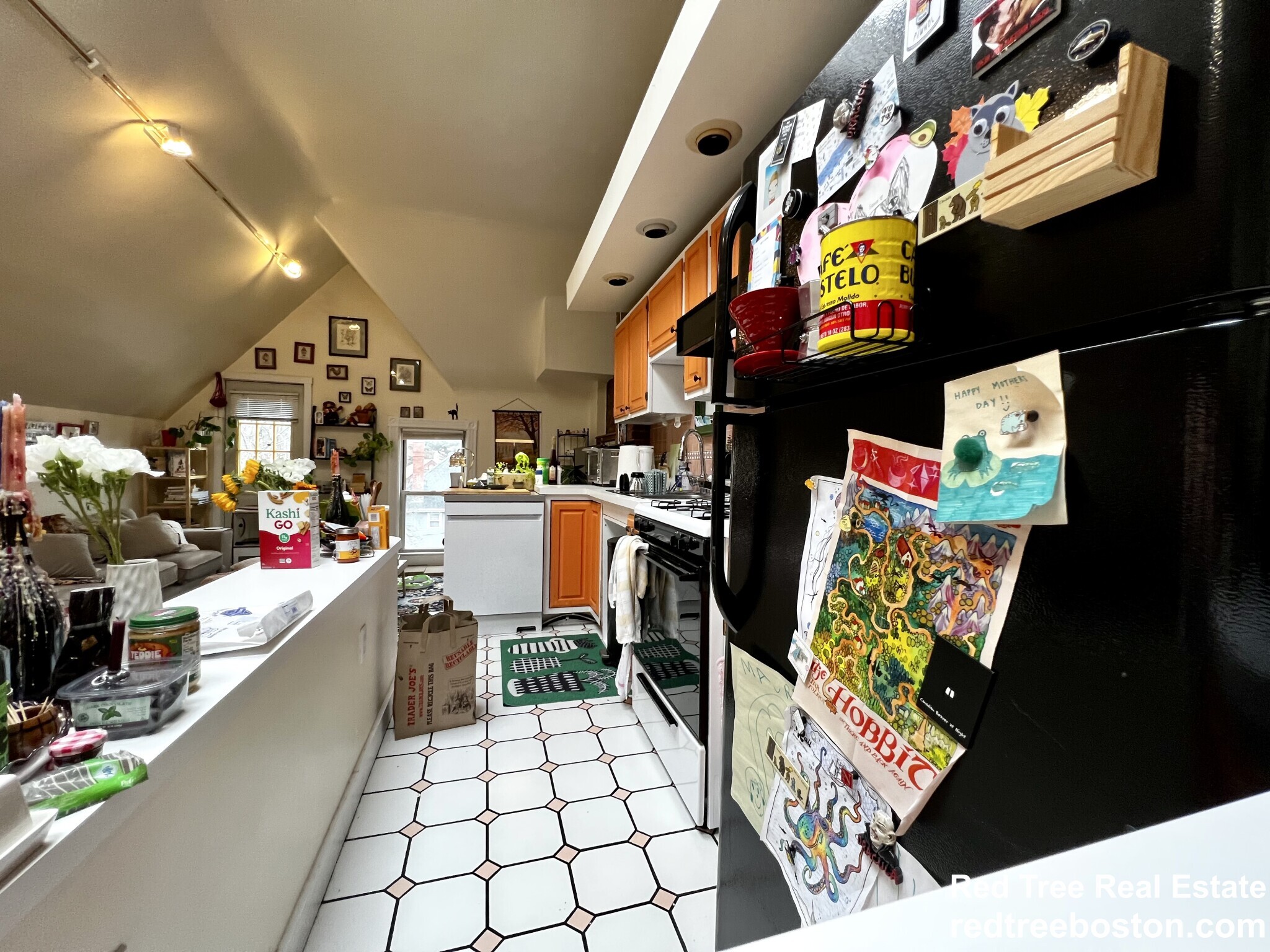 Building Photo - 1678 Beacon St