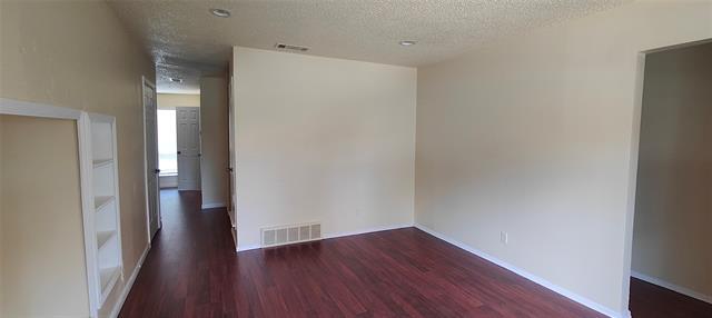Building Photo - 2413 Royal Dr