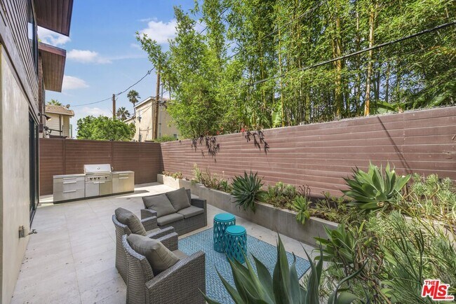 Building Photo - 141 Hollister Ave