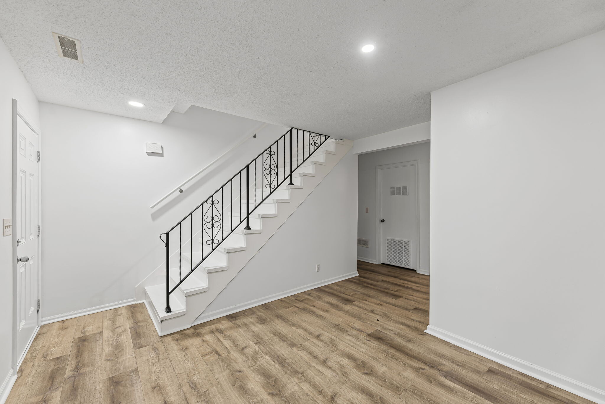 Building Photo - 226 S Ridgeview Rd