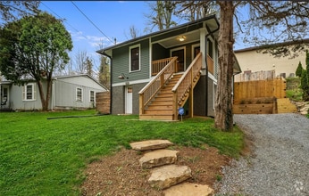 Building Photo - Stunning Home for Rent Minutes from Biltmo...