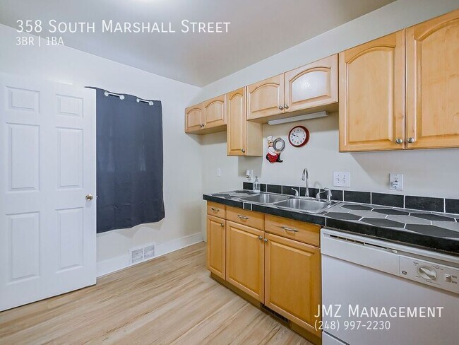 Building Photo - 358 S Marshall St