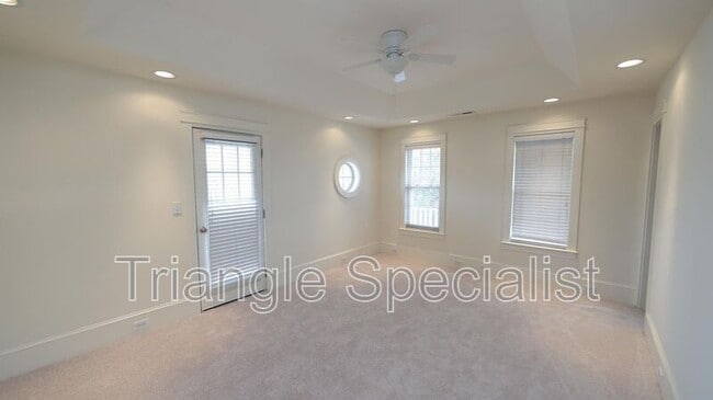 Building Photo - 100 Honeybee Trce