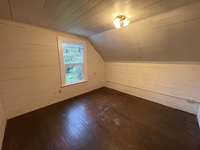 Building Photo - ***PENDING APPLICATION***Charming and Cozy Home In Scenic North Whidbey
