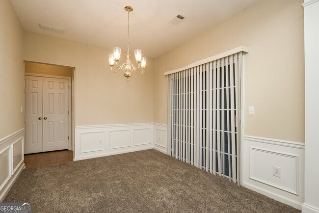 Building Photo - 4425 Ridgefair Dr