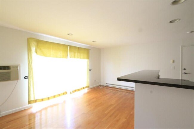 Building Photo - 70 Park St