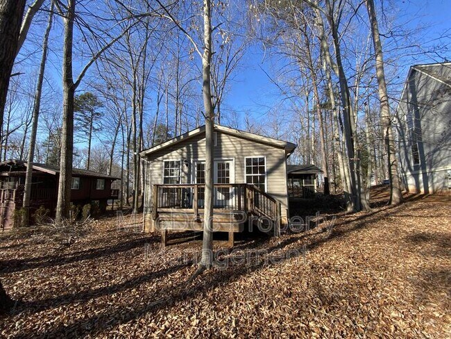 Building Photo - 117 Edgehill Dr