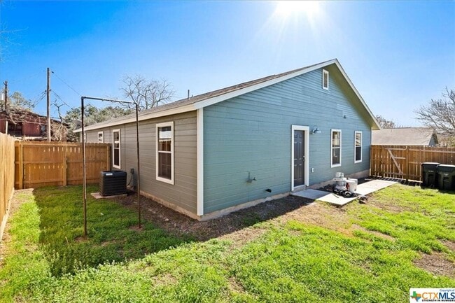 Building Photo - 1202 Hillyer St