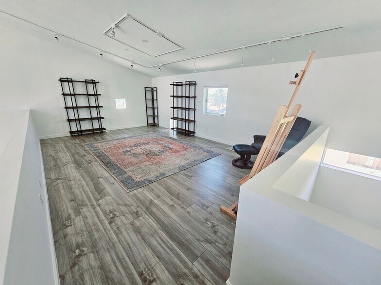 Building Photo - 1111 W University Dr