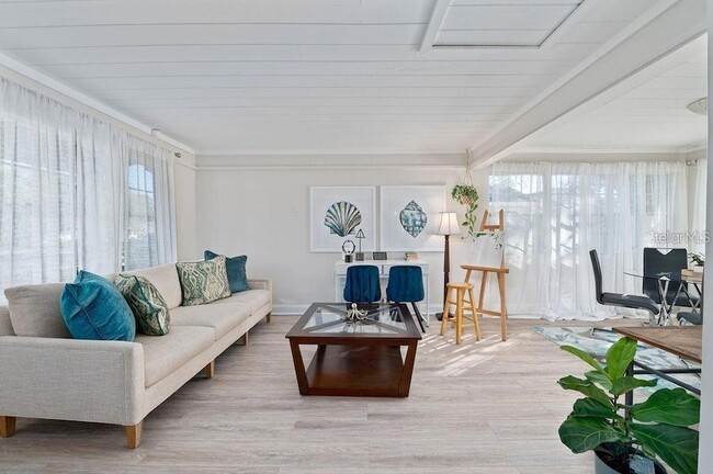 Building Photo - 2676 Martin St