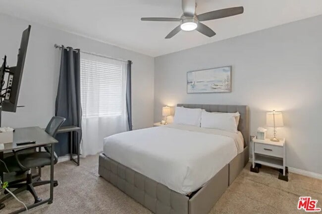 Building Photo - 12032 S Broadway