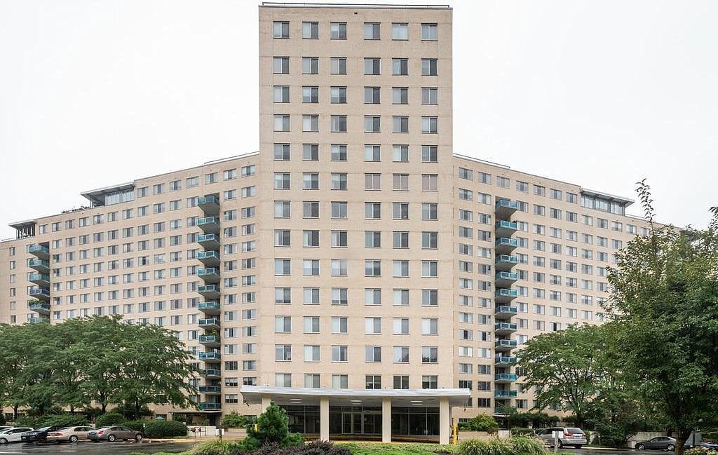 Building Photo - 10401 Grosvenor