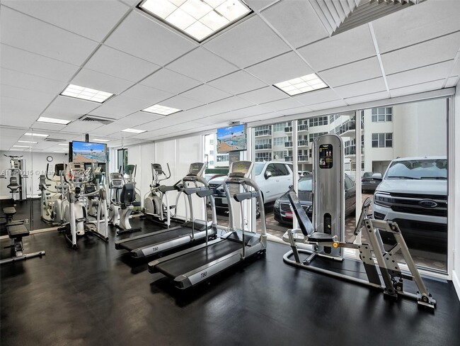 Building Photo - 3750 Galt Ocean Dr