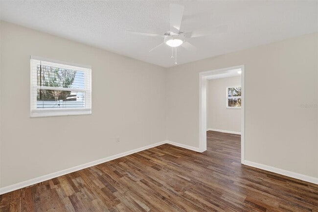 Building Photo - 423 E 10th Ave