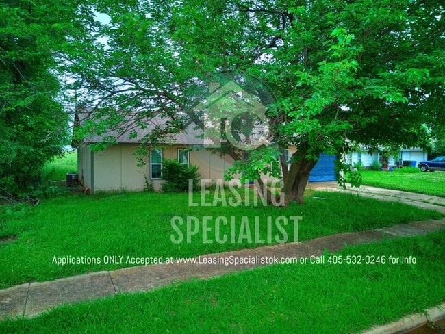 Building Photo - Adorable Norman 3 Bed 1.5 Bath House!