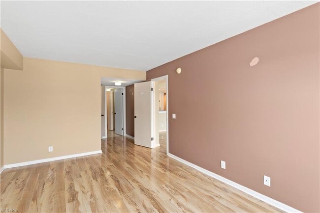 Building Photo - 1444 W 10th St