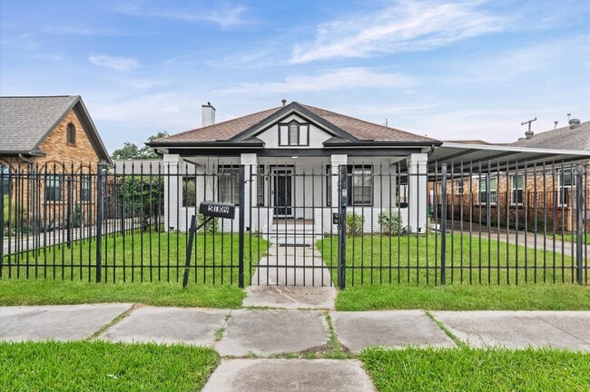 Building Photo - 5109 Lindsay St