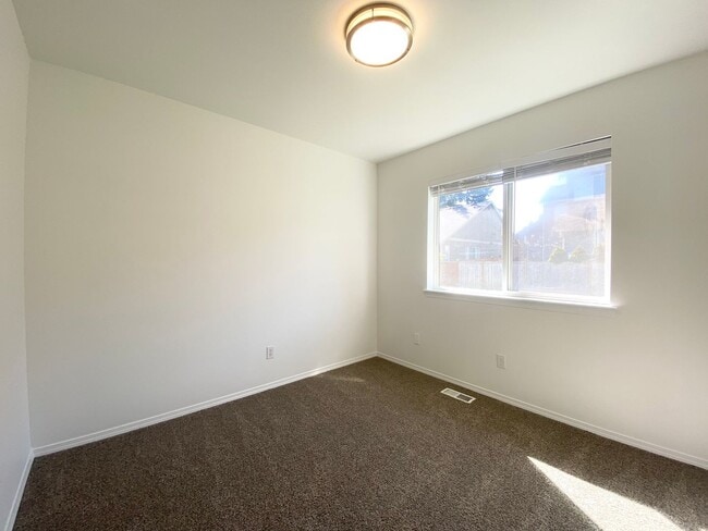 Building Photo - Fully renovated 4 bedroom Auburn Home