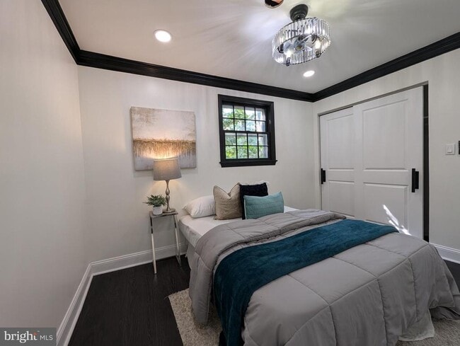 Building Photo - 2208 Wakefield St