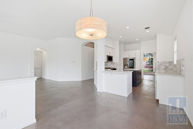 Building Photo - 2217 Speidel Dr