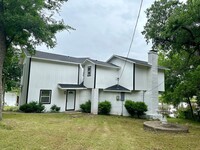 Building Photo - CHARMING HOUSE ON LAKE MEXIA