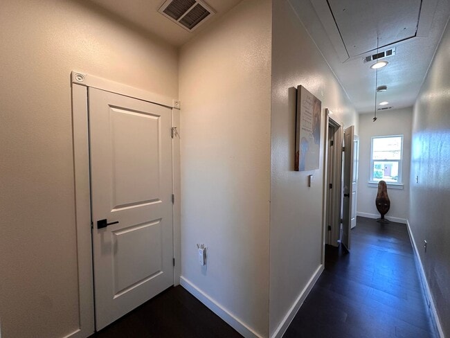 Building Photo - Two Story 3 Bedrooms and 2.5 Bathroom Home for Rent in Core Central Austin, North of Hyde Park