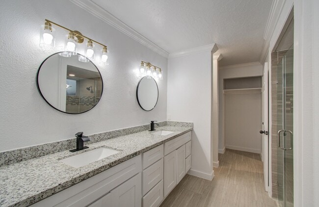 Building Photo - 417 Brook Hollow Dr