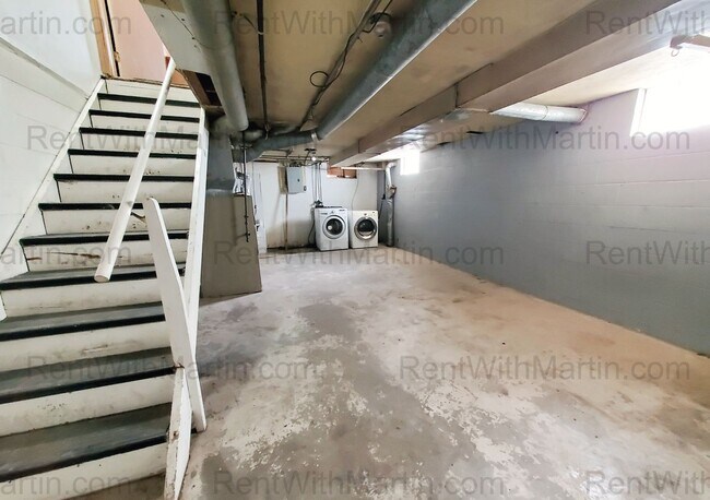 Building Photo - 1112-1114 Byron Ave