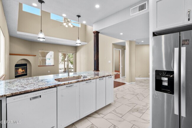 Building Photo - 7089 Tierra Roja St