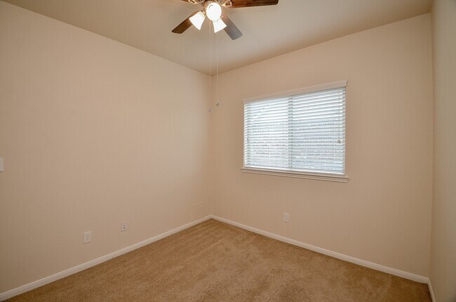 Building Photo - 2227 Leonetti Ln