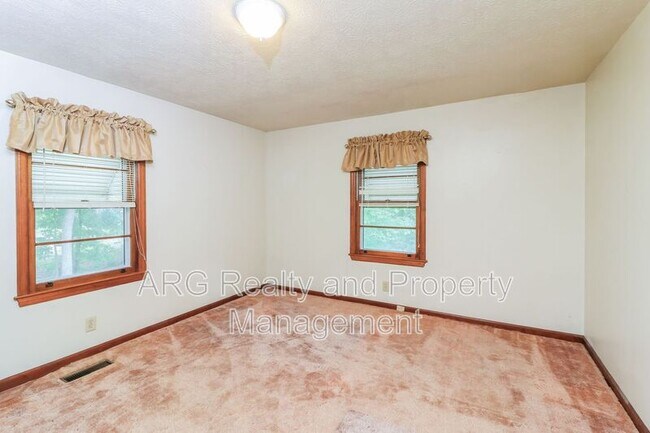 Building Photo - 6822 Wallis Dr