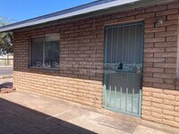 Building Photo - 1905 N Center St