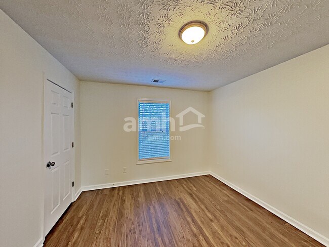 Building Photo - 1720 Mission Park Ct