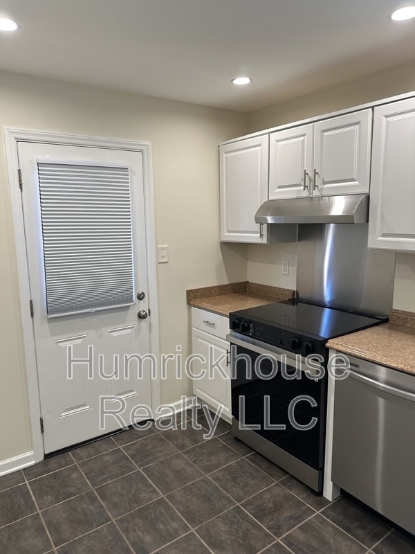 Building Photo - 5225 Valley Stream Rd