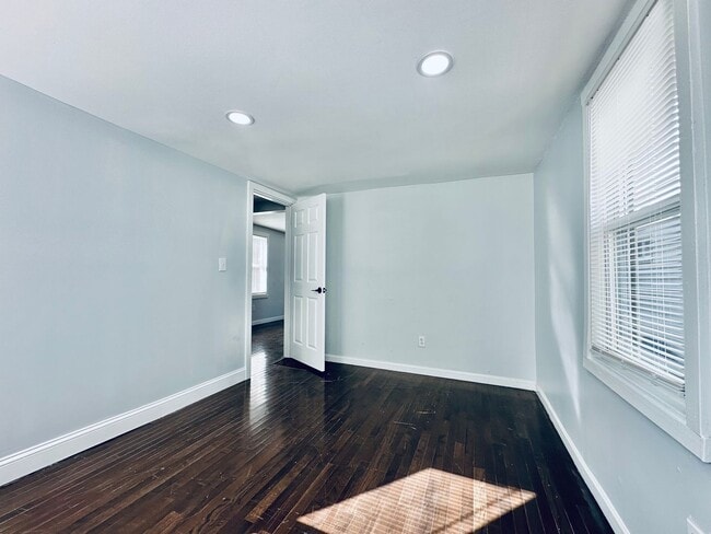 Building Photo - 10 Kensington St