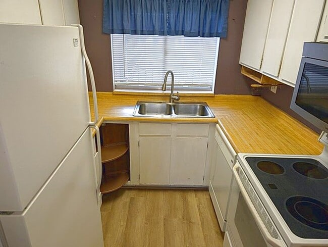 Building Photo - Great location Sugarhouse Condo