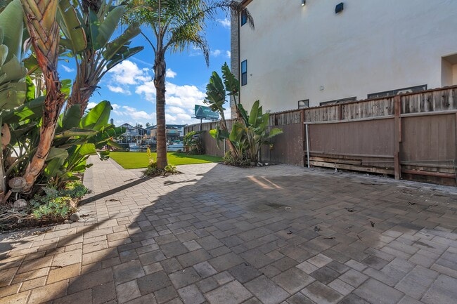 Building Photo - 16865 Bayview Dr