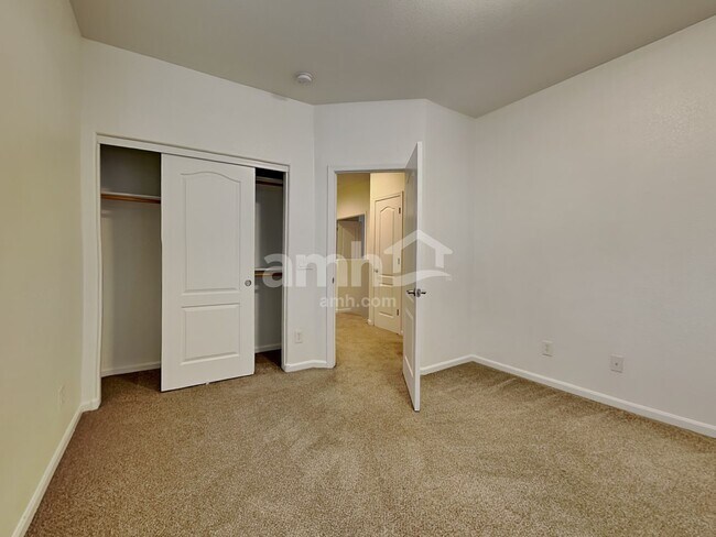 Building Photo - 2209 N 135th Dr